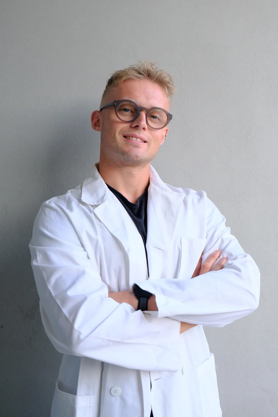 Mattia Mingardi in camice nel ritratto professionale